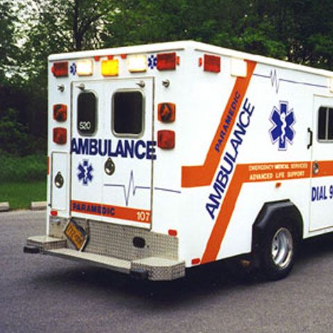 Din lipsă de fonduri, edilii unei comune dâmboviţene au înmatriculat o ambulanţă cu numere de căruţă