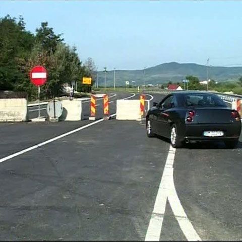 La peste două săptămâni de la inaugurare, şoseaua de centură a oraşului Gherla a fost închisă şi abandonată