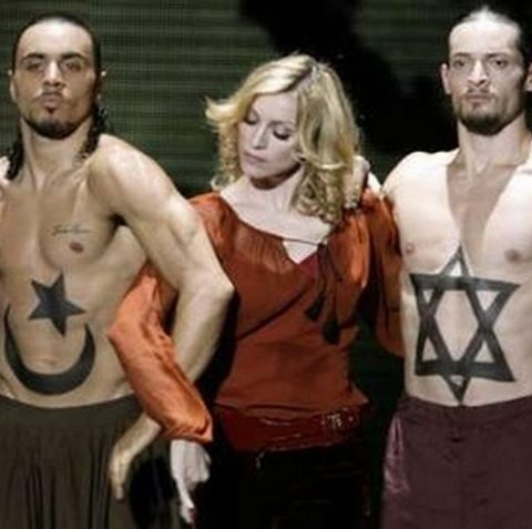 Madonna a arborat drapelul Israelului la concertul de la Tel-Aviv