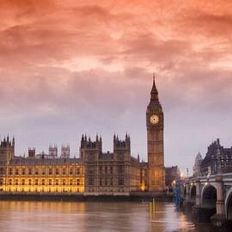 Londra va construi un ceas lunar de 40 de metri lângă râul Tamisa