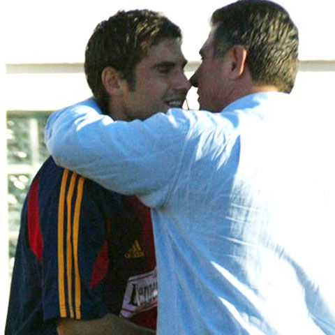 Mutu a semnat din nou cu firma de impresariat a fraţilor Becali!