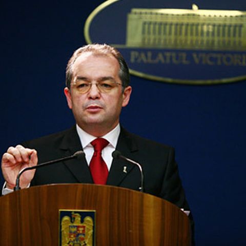 Guvernul a informat Parlamentul că îşi va asuma răspunderea pe trei legi