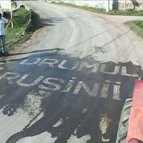 "Drumul ruşinii", între Şercaia şi Hoghiz, mai aşteaptă până la asfaltare