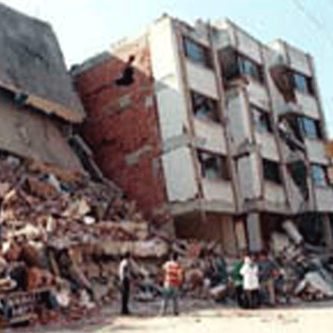 Indonezia: Bilanţul cutremurului de miercuri a ajuns la 57 de morţi şi peste 300 de răniţi