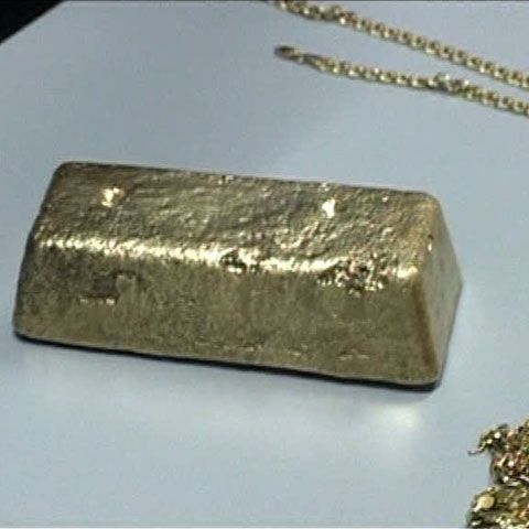 O femeie a vrut să treacă graniţa pe la Giurgiu cu şapte kilograme de aur