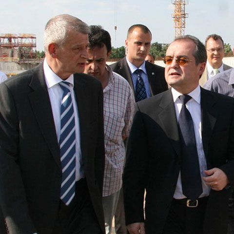 Boc şi Oprescu au ajuns la o înţelegere în privinţa finanţării lucrărilor la Stadionul Naţional