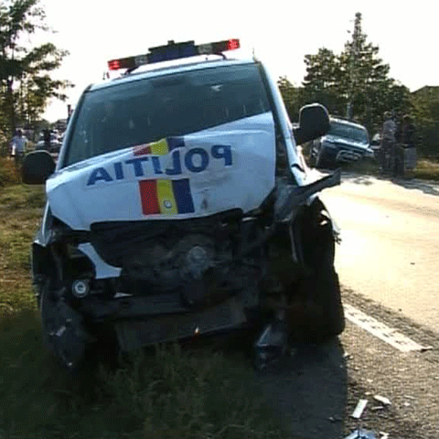 O maşină de intervenţie a poliţiei a fost implicată într-un accident în judeţul Buzău