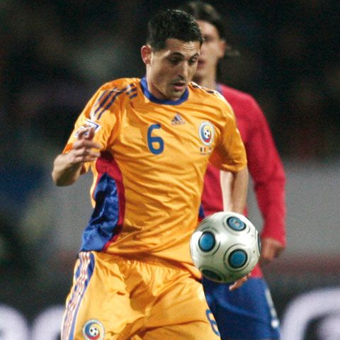 Rădoi: "Dacă vom înscrie primii cu Franţa, va fi greu să mai pierdem"