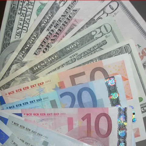 Leul s-a apreciat nesemnificativ, până la un curs de referinţă de 4,2436 lei/euro