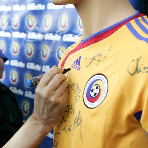 Tricolorii au dat autografe pe Champs-Elysees