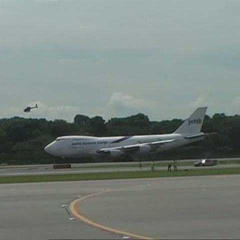 Cursă de succes în Singapore: avion versus maşină