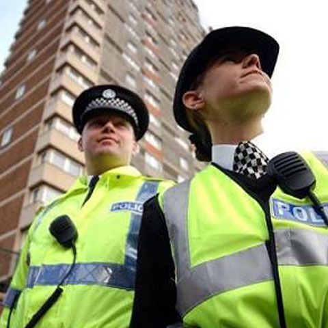 Interlopii romi, care fac averi din traficul cu copii din România, revin în atenţia Scotland Yard