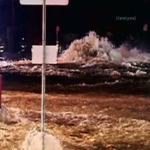 Un cartier din Los Angeles a fost inundat după ce canalizarea oraşului a cedat