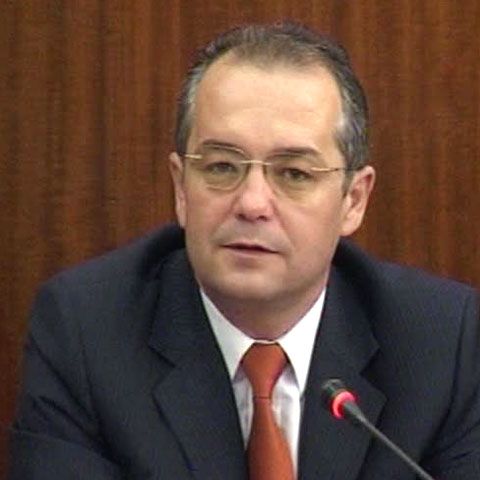 Emil Boc: I-am rugat pe părinţii mei să nu se uite mult la televizor, să nu se necăjească