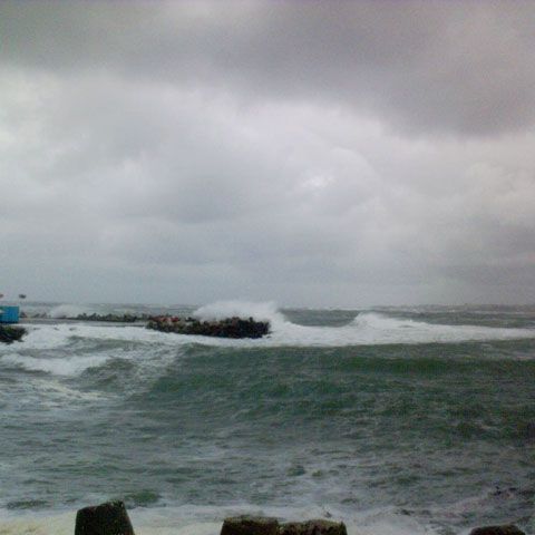 Cinci persoane sunt date dispărute şi o navă a naufragiat după inundaţii şi furtuni în Turcia