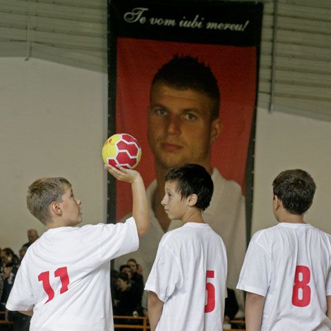 Şcoala de handbal "Marian Cozma", inaugurată chiar de ziua lui "Păsărilă"