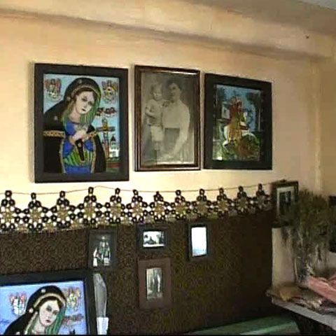 Maria Poienaru este cunoscută în tot judeţul Alba pentru icoanele sale 