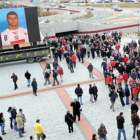 Sute de persoane l-au comemorat pe Marian Cozma în Ungaria