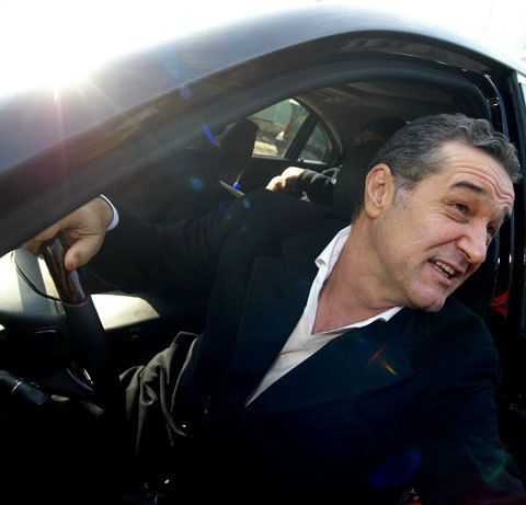 Becali spune că îşi va anunţa oficial candidatura la preşedinţie în scurt timp
