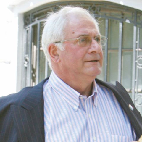 Victor Surdu lasă agricultura şi investeşte într-un salon de vinuri în Capitală 