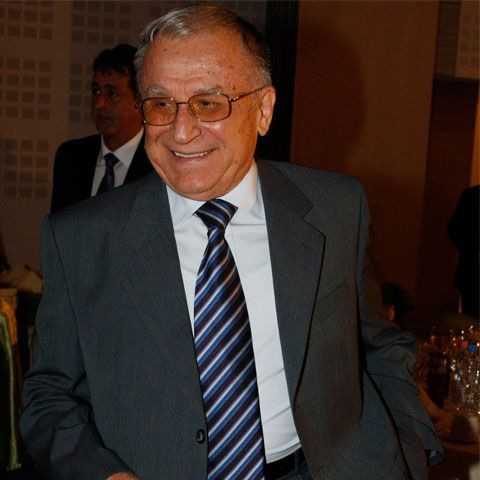 Iliescu, despre implicarea în campania pentru prezidenţiale: Înainte, alergam ca un "cârlan", acum cât îmi permit forţele