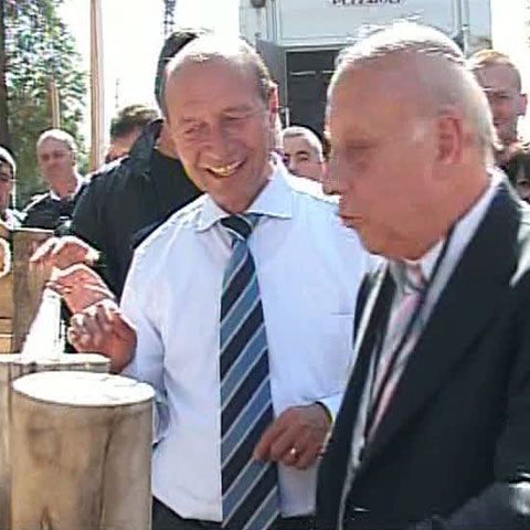 Fermierii din Călăraşi i-au prezentat preşedintelui rasa de taurine Limousine