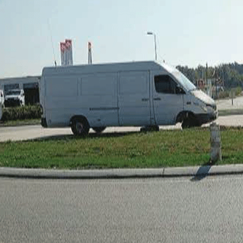 Doi români stau de cinci zile într-o autoutilitară, în estul Franţei