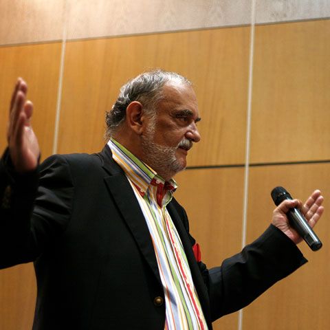 Dinu Patriciu: Imaginea proastă a României este dată de scandalul politic din ţară 