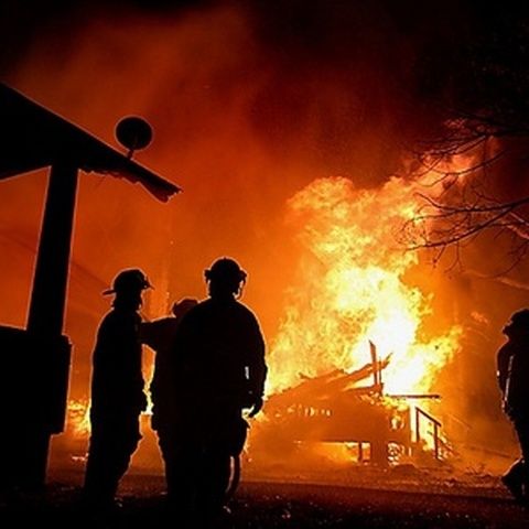 Incendiu puternic în Pipera. Focul a fost stins după mai bine de 15 ore