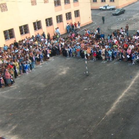 Profesorii gălăţeni vor intra în clase cu elevii dacă apar politicieni la deschiderea şcolii