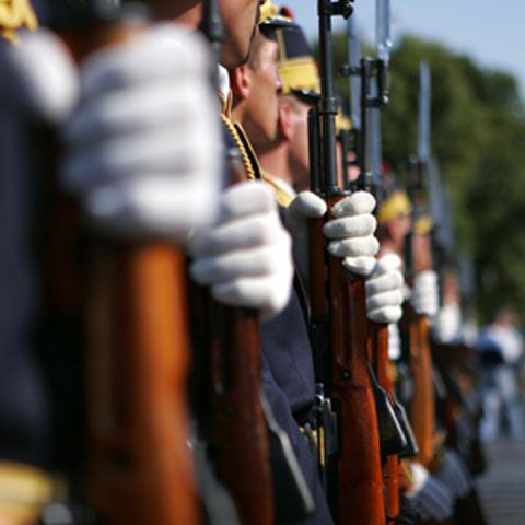 MApN a plătit între 7.000 şi 11.500 de dolari pentru cursuri urmate la Harvard de angajaţi ai săi