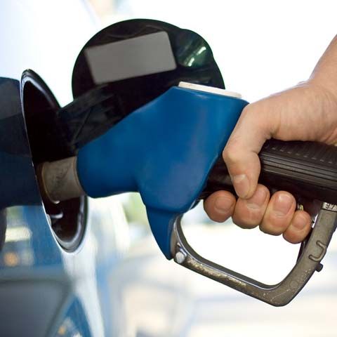 Petrom a ieftinit de luni benzina şi motorina cu 3 bani/litru