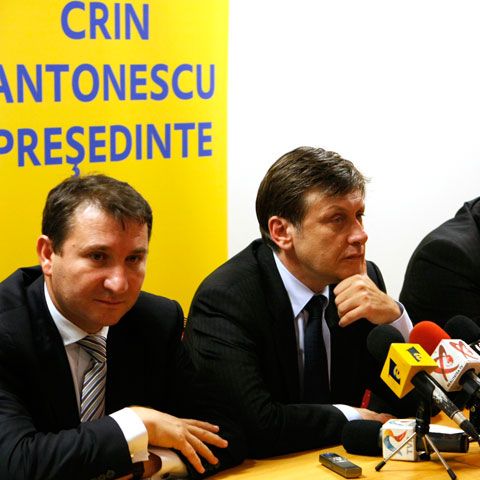 Parlamentarii liberali au anunţat că nu vor participa la şedinţa de asumare a răspunderii în faţa Parlamentului