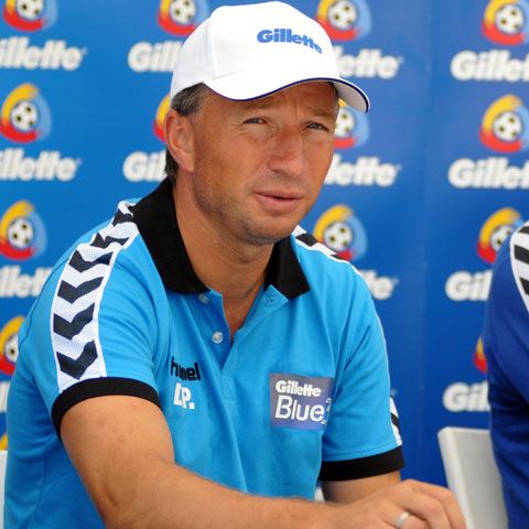 Liga Campionilor - Dan Petrescu spune că modelul Unirii Urziceni este Manchester United