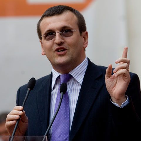 Preda a susţinut introducerea dreptului de vot la 16 ani