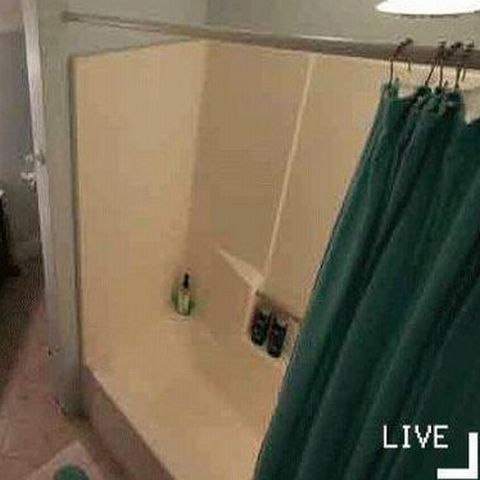 Camerele video de la Metro Băneasa filmează în cabinele de probă - IMAGINI CAMERA ASCUNSĂ