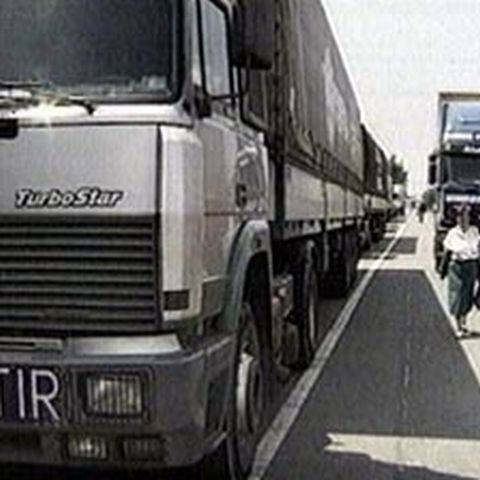 Un şofer de TIR din Cehia a fost omorât într-o parcare din judeţul Arad