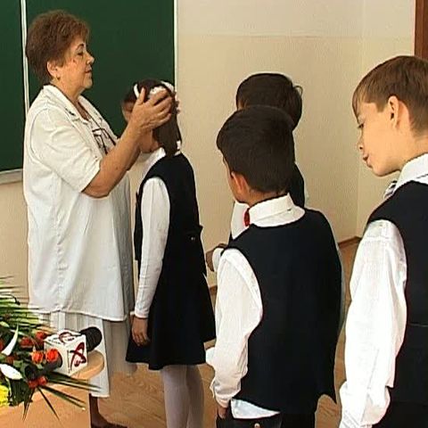 Elevii au început anul şcolar cu controale medicale, din cauza gripei porcine