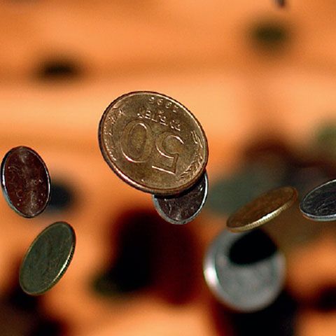 Veniturile generalilor şi chestorilor generali de Poliţie cresc prin amendamentele la Legea unică