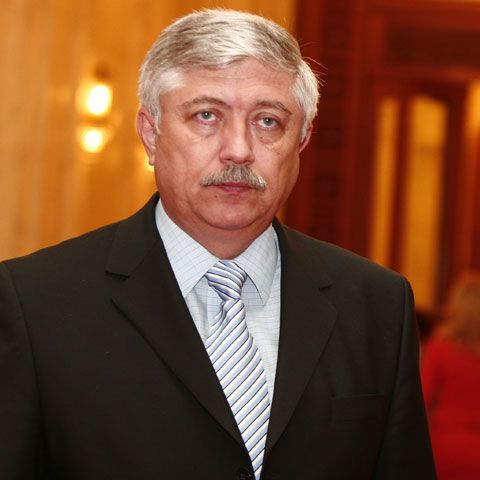 Membri ai FEN au protestat în timpul şedinţei pentru asumarea răspunderii, cerând demisia Guvernului