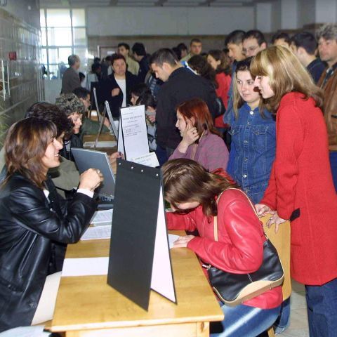 Peste 300 de vasluieni vor fi disponibilizaţi 