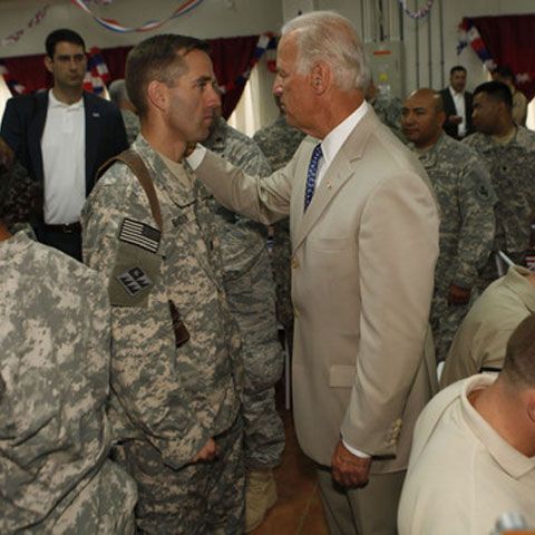 Două obuze au explodat lângă ambasada SUA din Bagdad în timpul vizitei lui Biden