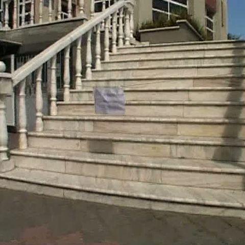 În Palatul de Justiţie din Bârlad nu se mai poate intra decât pe rampa pentru persoanele cu handicap