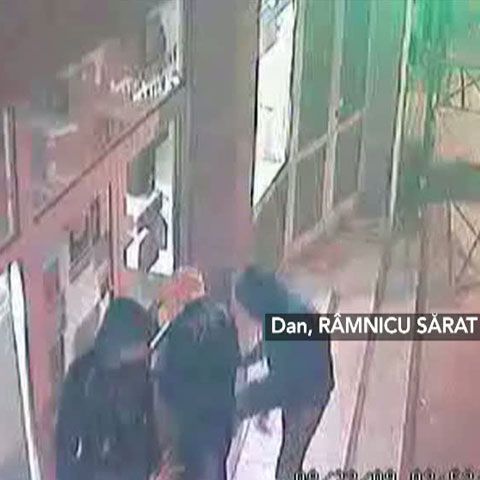 Jaf în 40 de secunde la un magazin de calculatoare aflat lângă sediul poliţiei