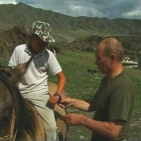 Premierul rus a dăruit ceasul de la mână 