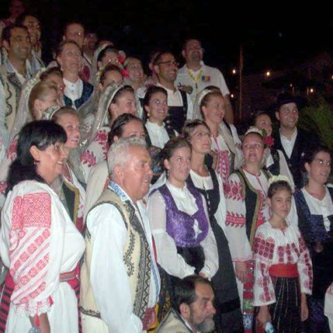 O delegaţie de 35 de persoane din Plopeni a fost la un festival în Insulele Azore, pe bani publici