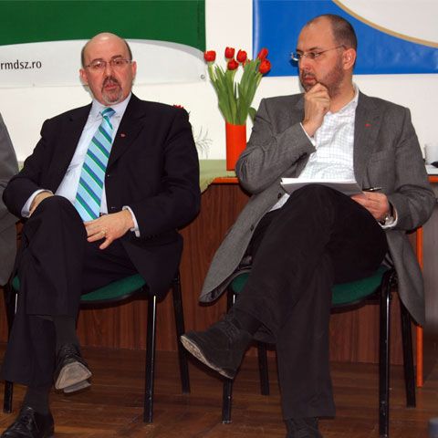 UDMR declanşează operaţiunea "voturi contra putere" sau "moţiunea fără noroc", a scris presa