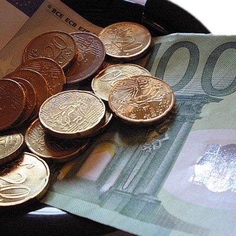 Romania`s Finance Ministry gets lei 983m through three-year bonds
