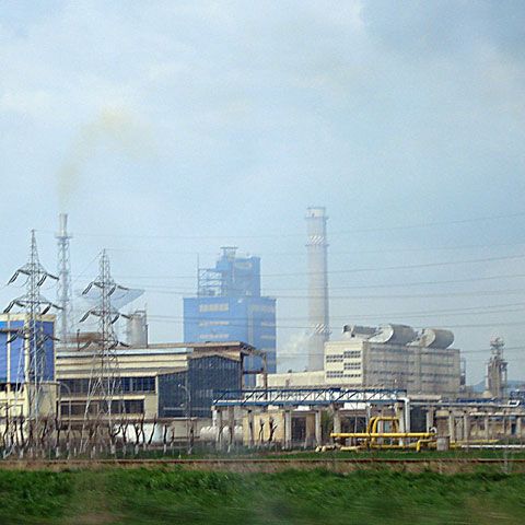 Azomureşul va fi închis, dacă va continua să nu respecte legislaţia de mediu