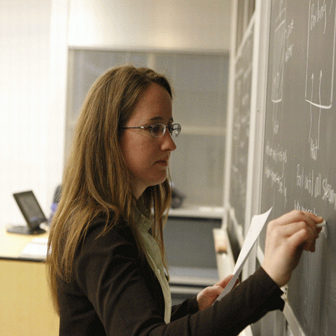 Dascălii gălăţeni vor să declanşeze un protest pentru că nu primesc sporuri în ultimul trimestru 